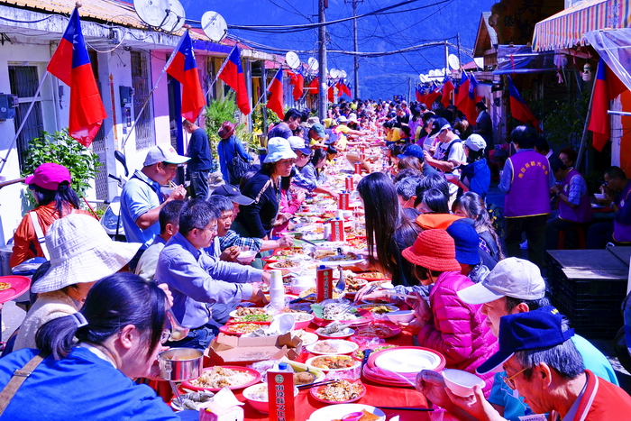 「清境長街宴」是源自雲南哈尼族的傳統習俗。